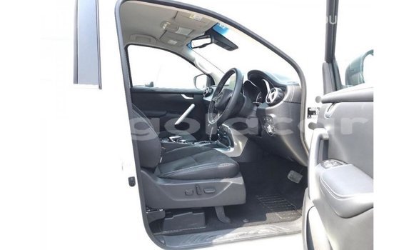 Comprar Importar Mercedes-Benz 250 Branco Carro em Import - Dubai em Bengo Province Comprar Importar Mercedes-Benz 250 Branco Carro em Import - Dubai em Bengo Province