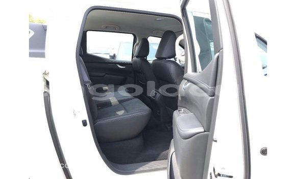 Comprar Importar Mercedes-Benz 250 Branco Carro em Import - Dubai em Bengo Province Comprar Importar Mercedes-Benz 250 Branco Carro em Import - Dubai em Bengo Province
