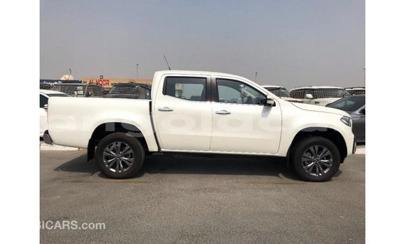 Comprar Importar Mercedes-Benz 250 Branco Carro em Import - Dubai em Bengo Province Comprar Importar Mercedes-Benz 250 Branco Carro em Import - Dubai em Bengo Province