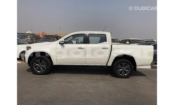 Comprar Importar Mercedes-Benz 250 Branco Carro em Import - Dubai em Bengo Province Comprar Importar Mercedes-Benz 250 Branco Carro em Import - Dubai em Bengo Province