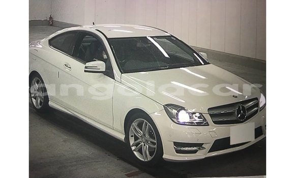 Comprar Importar Mercedes-Benz 190 Branco Carro em Import - Dubai em Bengo Province Comprar Importar Mercedes-Benz 190 Branco Carro em Import - Dubai em Bengo Province