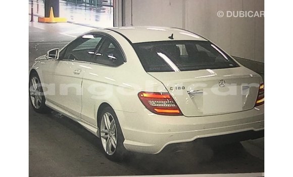 Comprar Importar Mercedes-Benz 190 Branco Carro em Import - Dubai em Bengo Province Comprar Importar Mercedes-Benz 190 Branco Carro em Import - Dubai em Bengo Province