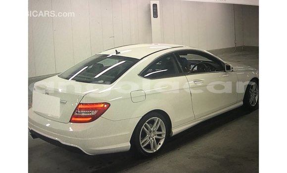 Comprar Importar Mercedes-Benz 190 Branco Carro em Import - Dubai em Bengo Province Comprar Importar Mercedes-Benz 190 Branco Carro em Import - Dubai em Bengo Province