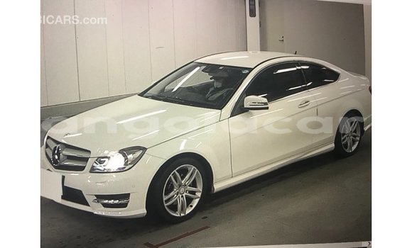 Comprar Importar Mercedes-Benz 190 Branco Carro em Import - Dubai em Bengo Province Comprar Importar Mercedes-Benz 190 Branco Carro em Import - Dubai em Bengo Province