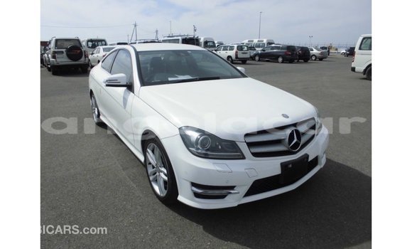 Comprar Importar Mercedes-Benz 190 Branco Carro em Import - Dubai em Bengo Province Comprar Importar Mercedes-Benz 190 Branco Carro em Import - Dubai em Bengo Province