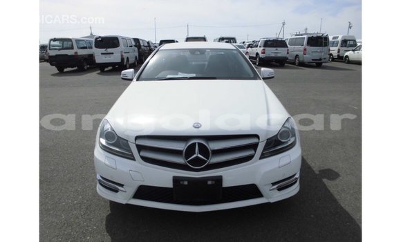Comprar Importar Mercedes-Benz 190 Branco Carro em Import - Dubai em Bengo Province Comprar Importar Mercedes-Benz 190 Branco Carro em Import - Dubai em Bengo Province