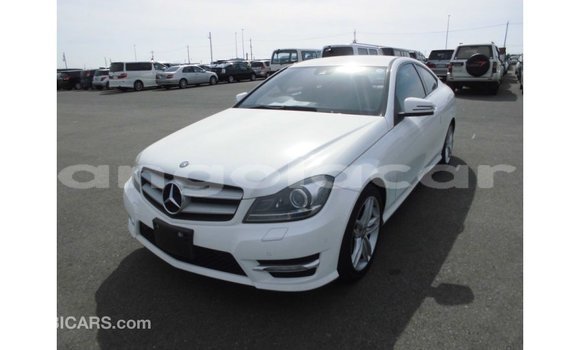 Comprar Importar Mercedes-Benz 190 Branco Carro em Import - Dubai em Bengo Province Comprar Importar Mercedes-Benz 190 Branco Carro em Import - Dubai em Bengo Province