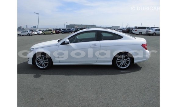 Comprar Importar Mercedes-Benz 190 Branco Carro em Import - Dubai em Bengo Province Comprar Importar Mercedes-Benz 190 Branco Carro em Import - Dubai em Bengo Province