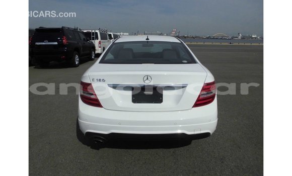 Comprar Importar Mercedes-Benz 190 Branco Carro em Import - Dubai em Bengo Province Comprar Importar Mercedes-Benz 190 Branco Carro em Import - Dubai em Bengo Province