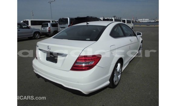 Comprar Importar Mercedes-Benz 190 Branco Carro em Import - Dubai em Bengo Province Comprar Importar Mercedes-Benz 190 Branco Carro em Import - Dubai em Bengo Province