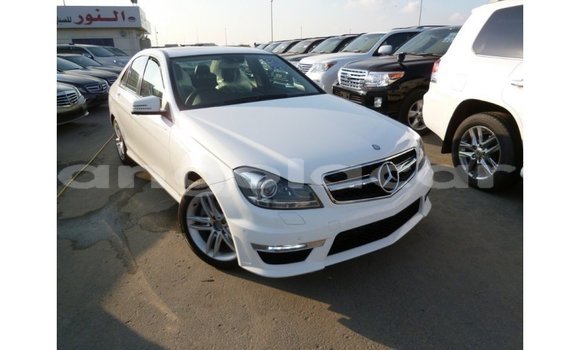 Comprar Importar Mercedes-Benz 200 Branco Carro em Import - Dubai em Bengo Province Comprar Importar Mercedes-Benz 200 Branco Carro em Import - Dubai em Bengo Province