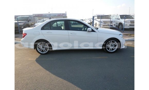 Comprar Importar Mercedes-Benz 200 Branco Carro em Import - Dubai em Bengo Province Comprar Importar Mercedes-Benz 200 Branco Carro em Import - Dubai em Bengo Province