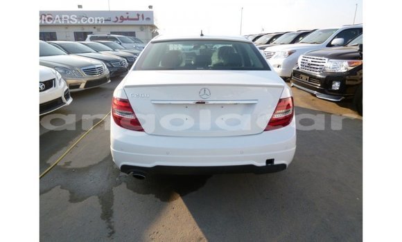 Comprar Importar Mercedes-Benz 200 Branco Carro em Import - Dubai em Bengo Province Comprar Importar Mercedes-Benz 200 Branco Carro em Import - Dubai em Bengo Province
