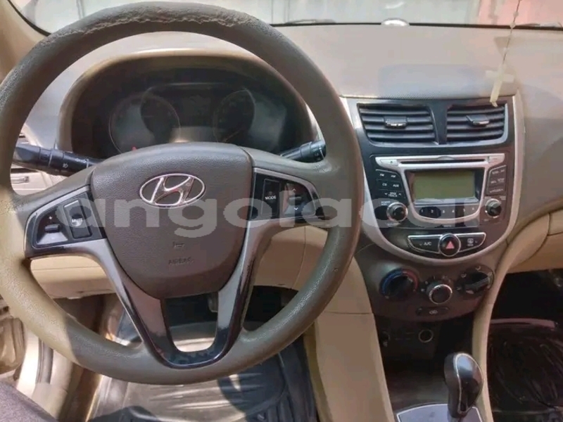 Big with watermark hyundai accent bie camacupa 38642