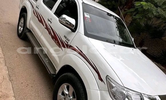 Comprar Usado Toyota Hilux Branco Carro em Chissamba em Bie Comprar Usado Toyota Hilux Branco Carro em Chissamba em Bie
