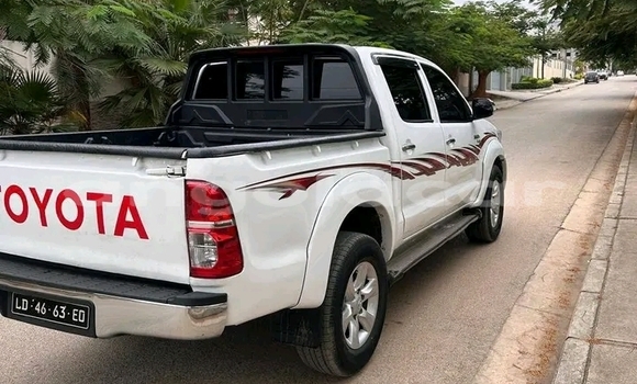 Comprar Usado Toyota Hilux Branco Carro em Chissamba em Bie Comprar Usado Toyota Hilux Branco Carro em Chissamba em Bie