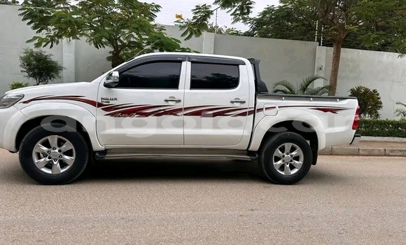 Comprar Usado Toyota Hilux Branco Carro em Chissamba em Bie Comprar Usado Toyota Hilux Branco Carro em Chissamba em Bie