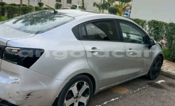 Comprar Usado Kia rio Branco Carro em Luau em Moxico Comprar Usado Kia rio Branco Carro em Luau em Moxico