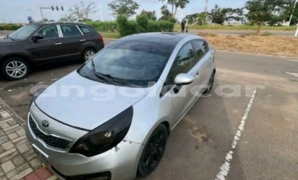 Comprar Usado Kia rio Branco Carro em Luau em Moxico Comprar Usado Kia rio Branco Carro em Luau em Moxico