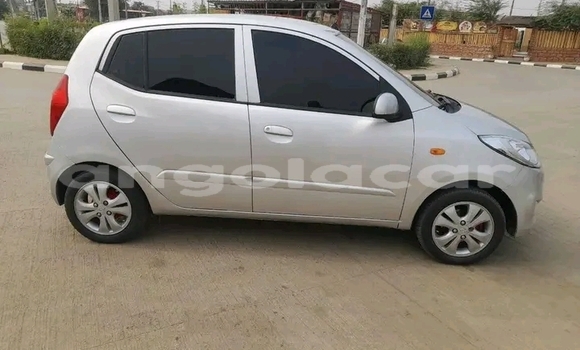 Comprar Usado Hyundai i10 Branco Carro em Mbanza Congo em Zaire Comprar Usado Hyundai i10 Branco Carro em Mbanza Congo em Zaire