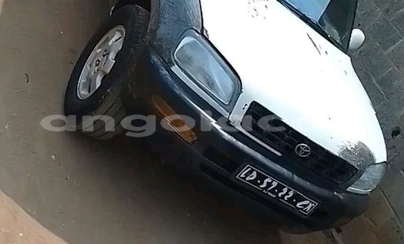 Acheter Occasion Voiture Toyota RAV4 Blanc à Camabatela, Uige Acheter Occasion Voiture Toyota RAV4 Blanc à Camabatela, Uige