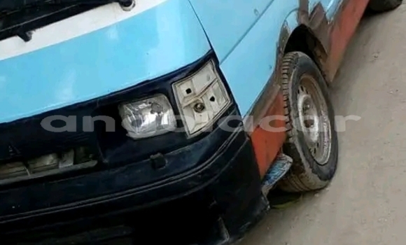 Comprar Usado Toyota Hiace Azul Carro em Cazaje em Moxico