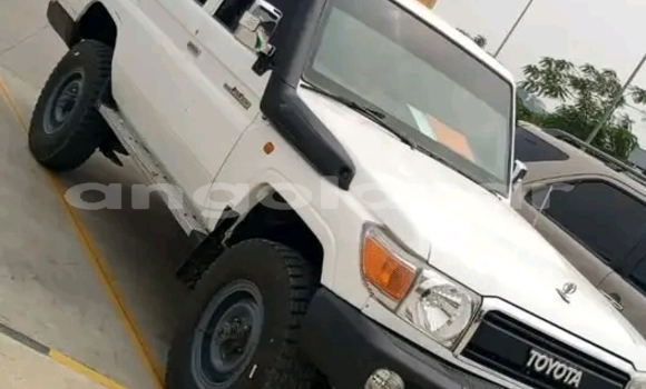 Acheter Occasion Voiture Toyota Land Cruiser Blanc à Camabatela, Uige Acheter Occasion Voiture Toyota Land Cruiser Blanc à Camabatela, Uige
