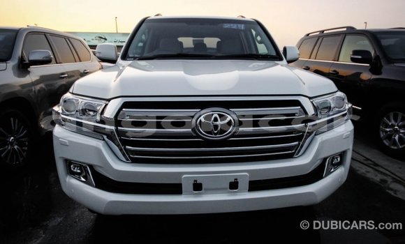 Acheter Import Voiture Toyota Land Cruiser Blanc à Import - Dubai, Province de Bengo Acheter Import Voiture Toyota Land Cruiser Blanc à Import - Dubai, Province de Bengo