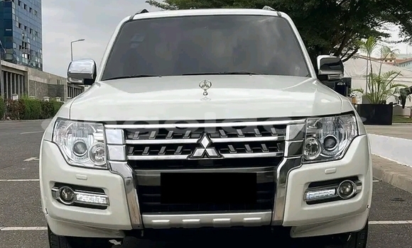 Comprar Usado Mitsubishi Pajero Branco Carro em Import - Dubai em Bengo Province Comprar Usado Mitsubishi Pajero Branco Carro em Import - Dubai em Bengo Province