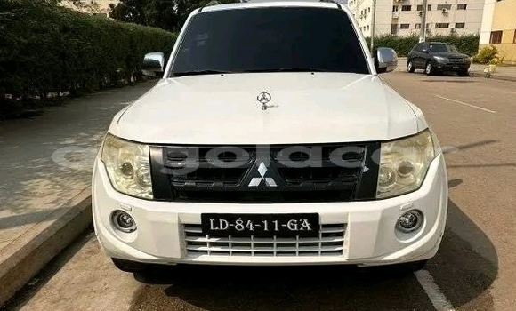Comprar Usado Mitsubishi Pajero Branco Carro em N'zeto em Zaire Comprar Usado Mitsubishi Pajero Branco Carro em N'zeto em Zaire