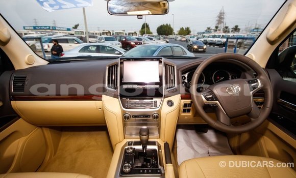 Acheter Import Voiture Toyota Land Cruiser Blanc à Import - Dubai, Province de Bengo Acheter Import Voiture Toyota Land Cruiser Blanc à Import - Dubai, Province de Bengo