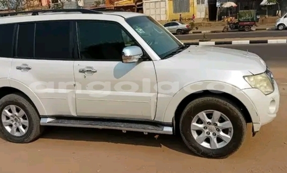 Comprar Usado Mitsubishi Pajero Branco Carro em Kuito em Província do Bié Comprar Usado Mitsubishi Pajero Branco Carro em Kuito em Província do Bié