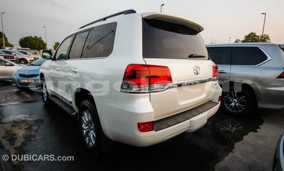 Acheter Import Voiture Toyota Land Cruiser Blanc à Import - Dubai, Province de Bengo Acheter Import Voiture Toyota Land Cruiser Blanc à Import - Dubai, Province de Bengo