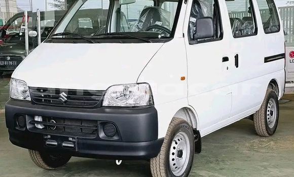 Comprar Novo Suzuki Esteem Branco Carro em Luanda em Luanda Province