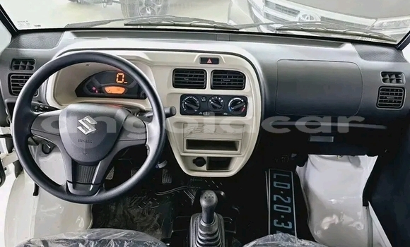 Acheter Neuf Voiture Suzuki Esteem Blanc à Luanda, Province de Luanda Acheter Neuf Voiture Suzuki Esteem Blanc à Luanda, Province de Luanda