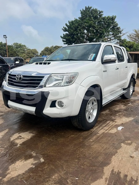 Big with watermark toyota hilux luanda province luanda 38700