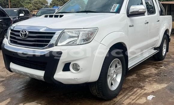Buy Used Toyota Hilux White Car in Luanda in Luanda Province Buy Used Toyota Hilux White Car in Luanda in Luanda Province