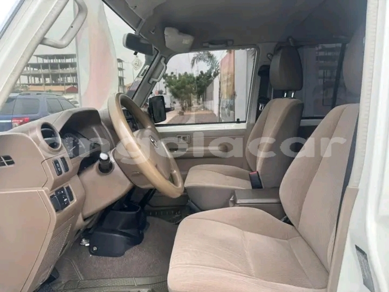 Big with watermark toyota land cruiser luanda province luanda 38706