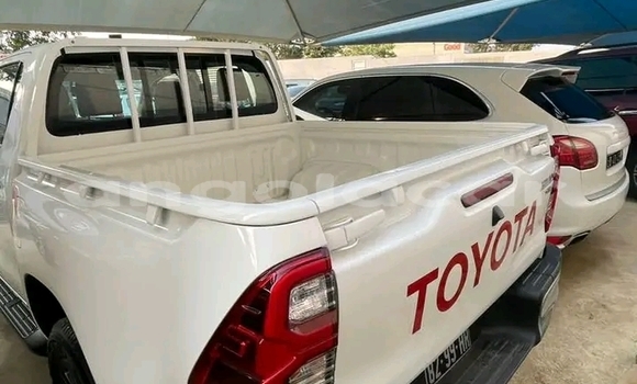 Buy Used Toyota Hilux Surf White Car in Luanda in Luanda Province Buy Used Toyota Hilux Surf White Car in Luanda in Luanda Province