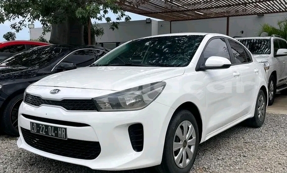 Acheter Occasion Voiture Kia rio Blanc à Luanda, Province de Luanda Acheter Occasion Voiture Kia rio Blanc à Luanda, Province de Luanda