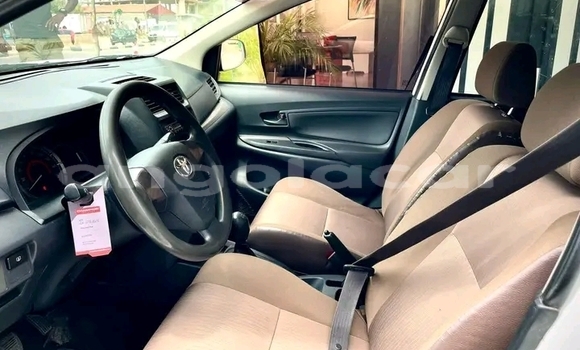 Buy Used Toyota Avanza White Car in Luanda in Luanda Province Buy Used Toyota Avanza White Car in Luanda in Luanda Province
