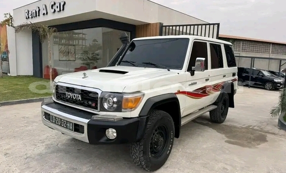 Comprar Usado Toyota Pickup Branco Carro em Luanda em Luanda Province