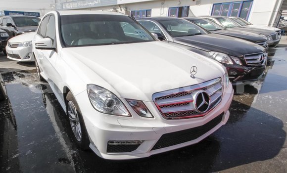 Comprar Importar Mercedes-Benz 200 Branco Carro em Import - Dubai em Bengo Province Comprar Importar Mercedes-Benz 200 Branco Carro em Import - Dubai em Bengo Province