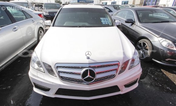 Comprar Importar Mercedes-Benz 200 Branco Carro em Import - Dubai em Bengo Province Comprar Importar Mercedes-Benz 200 Branco Carro em Import - Dubai em Bengo Province