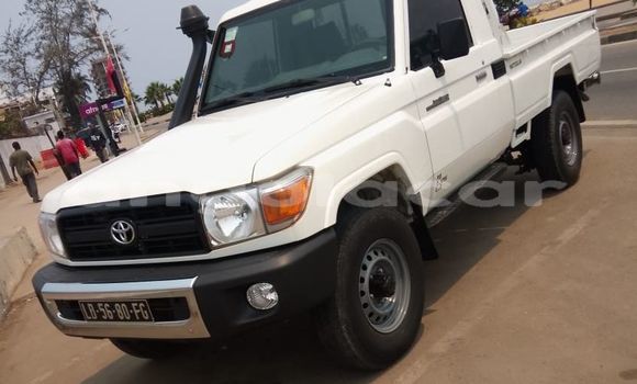 Acheter Occasion Voiture Toyota Land Cruiser Blanc à Luanda, Province de Luanda Acheter Occasion Voiture Toyota Land Cruiser Blanc à Luanda, Province de Luanda