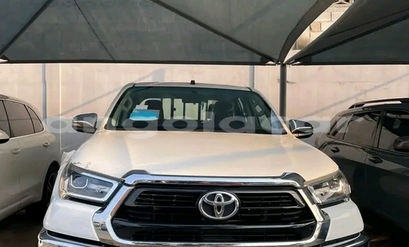 Comprar Usado Toyota Hilux Branco Carro em Luanda em Luanda Province