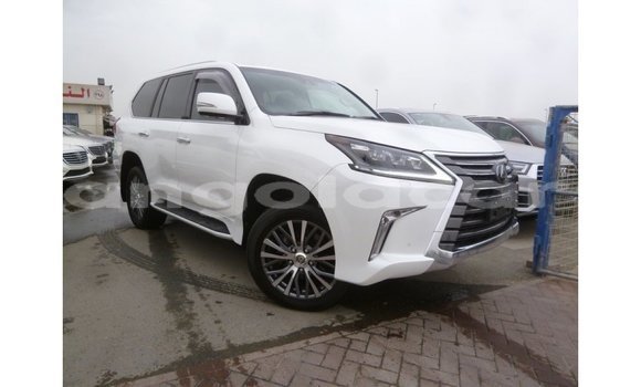 Comprar Importar Lexus LX Branco Carro em Import - Dubai em Bengo Province Comprar Importar Lexus LX Branco Carro em Import - Dubai em Bengo Province