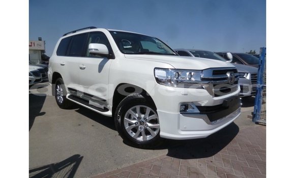 Acheter Import Voiture Toyota Land Cruiser Blanc à Import - Dubai, Province de Bengo Acheter Import Voiture Toyota Land Cruiser Blanc à Import - Dubai, Province de Bengo