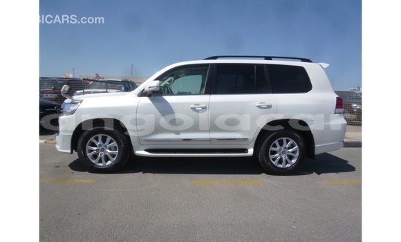 Acheter Import Voiture Toyota Land Cruiser Blanc à Import - Dubai, Province de Bengo Acheter Import Voiture Toyota Land Cruiser Blanc à Import - Dubai, Province de Bengo