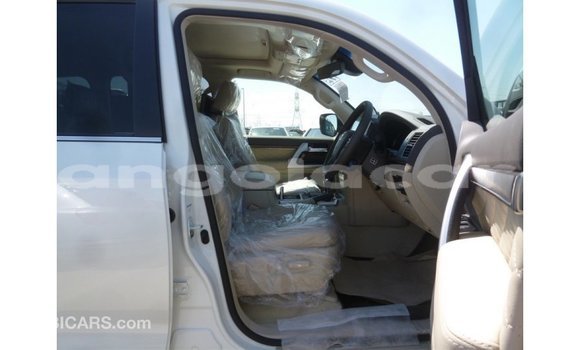 Acheter Import Voiture Toyota Land Cruiser Blanc à Import - Dubai, Province de Bengo Acheter Import Voiture Toyota Land Cruiser Blanc à Import - Dubai, Province de Bengo